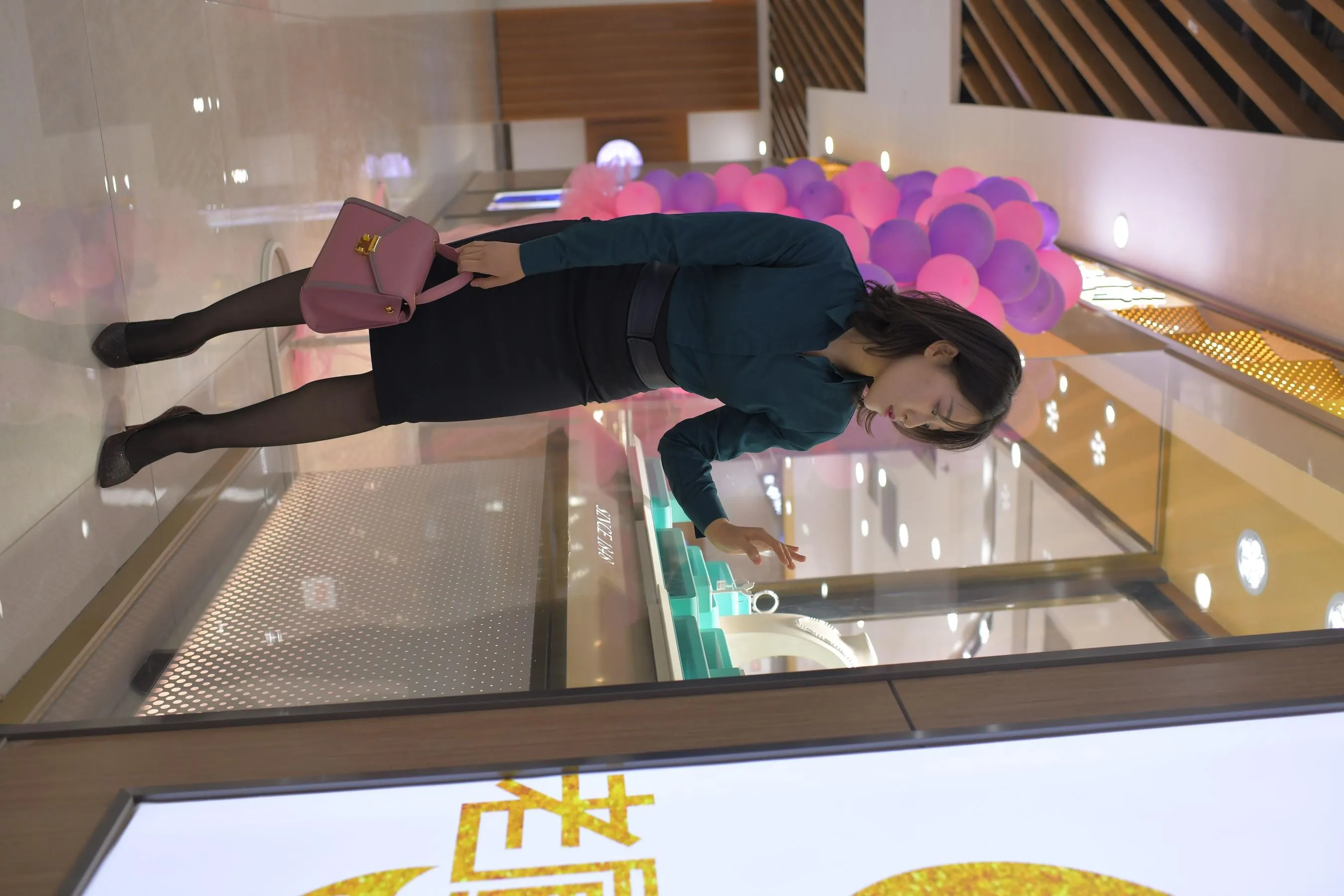 [魔镜街拍] NO.036 商场黑丝OL街拍 [253P]插图2